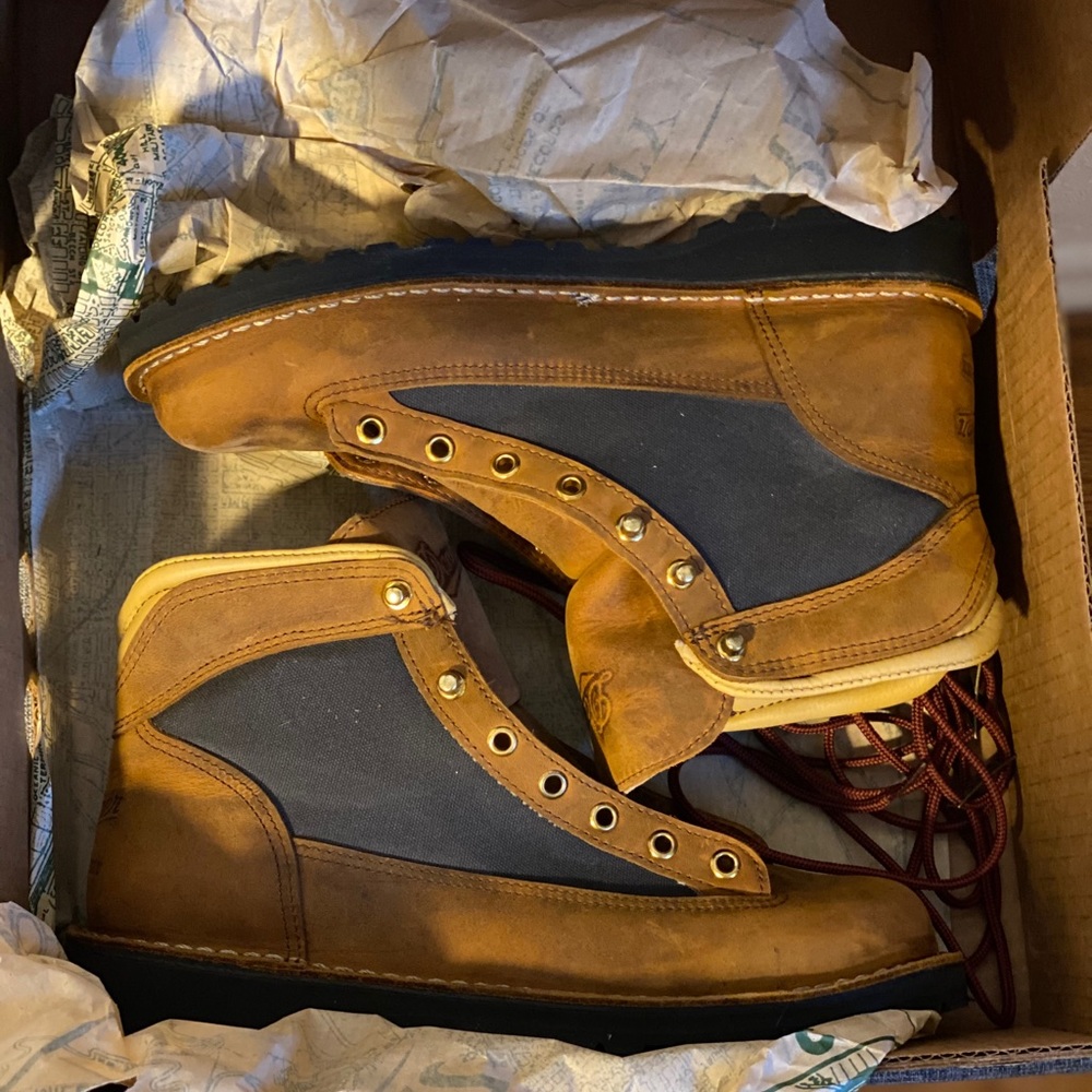 Women’s Danner Ridge boots - new in box